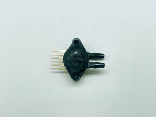 Czujnik ciśnienia różnicowego MPX5700DP, zakres 0 do 700kPa, dokładność 2,5%, wyjście 4,7V, kompensacja temperaturowa, wyjście analogowe, niezawodny do zastosowań przemysłowych