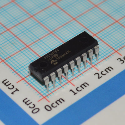 PIC16F54-I/P 8-bitowy mikrokontroler RISC 20MHz 512x12 Flash 25B RAM 12 I/O DIP-18 2-5.5V -40°C~125°C Niskie zużycie energii <2mA
