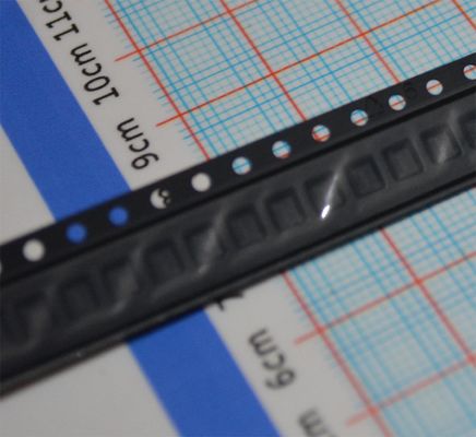SIT8002AC-13-33E-50.00000T Oscylator MEMS 50MHz ±50ppm Stabilność 1,8-3,3V Zasilanie 2,5mA Niska moc LVPECL Wyjście od -40°C do +85°C AEC-Q100 Kwalifikowany