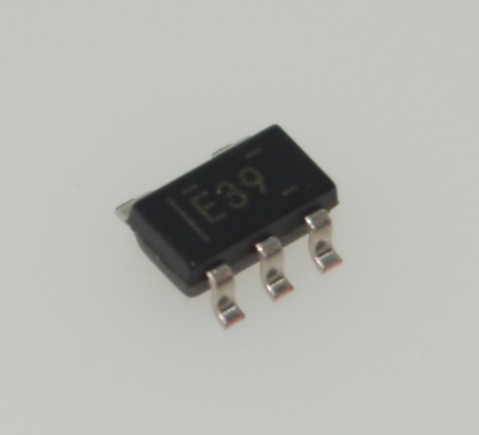 INA139NA/3K Monitor prądu bocznikowego wysokiej strony Cechy: Wysoka dokładność, szeroki zakres zasilania 2,7-36V, niski offset 90µV, ocena do +85°C, stałe wzmocnienie 3k, obudowa SC70, działanie dwukierunkowe i doskonała wydajność DC